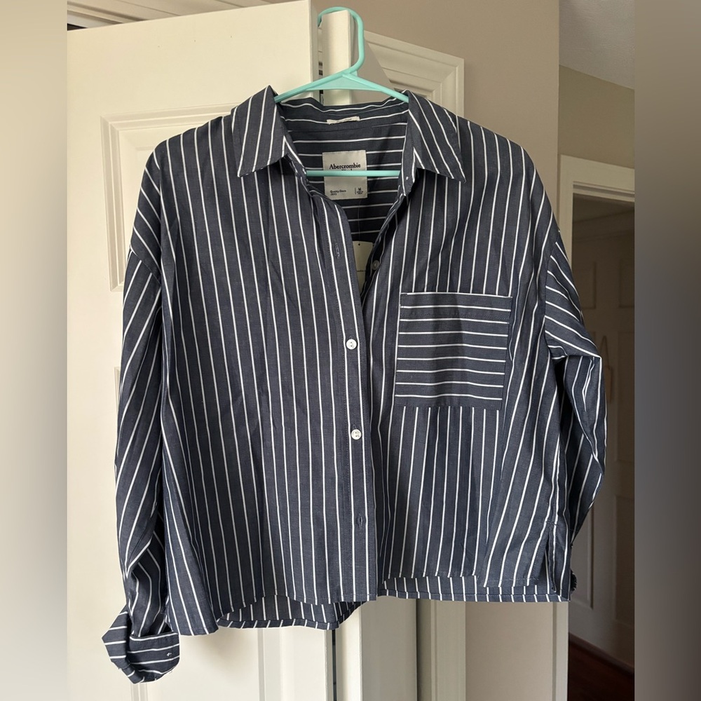 Abercrombie oversized cropped poplin shirt